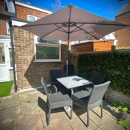 Exclusive Offers L Last-Minute Specials L Parking Free L Double Bed House L Uk L Gaming Room L Komfy 3 Bedroom Cottage With Riverview L Perfect For Short Or Long Stays Reading Esterno foto