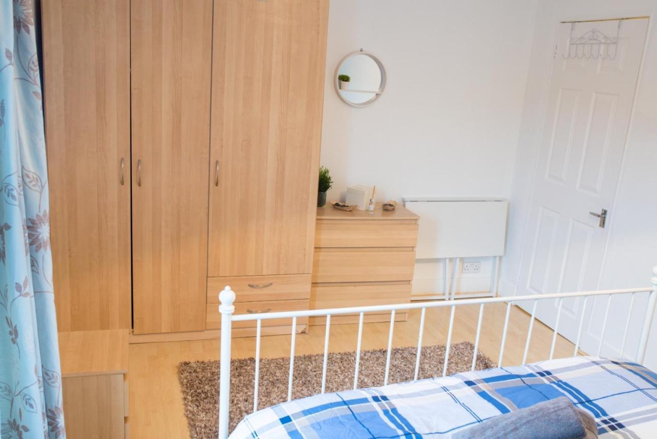 Exclusive Offers L Last-Minute Specials L Parking Free L Double Bed House L Uk L Gaming Room L Komfy 3 Bedroom Cottage With Riverview L Perfect For Short Or Long Stays Reading Esterno foto