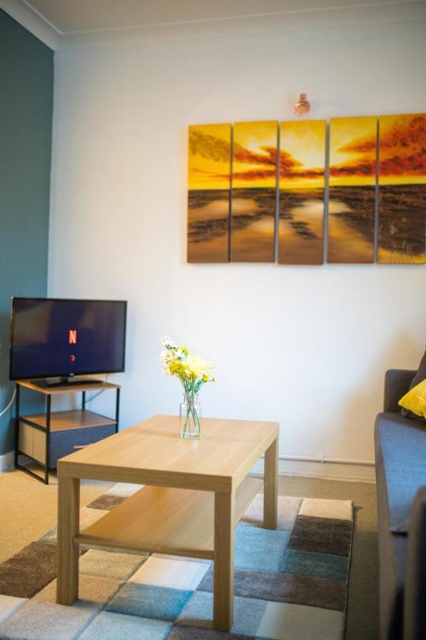 Exclusive Offers L Last-Minute Specials L Parking Free L Double Bed House L Uk L Gaming Room L Komfy 3 Bedroom Cottage With Riverview L Perfect For Short Or Long Stays Reading Esterno foto