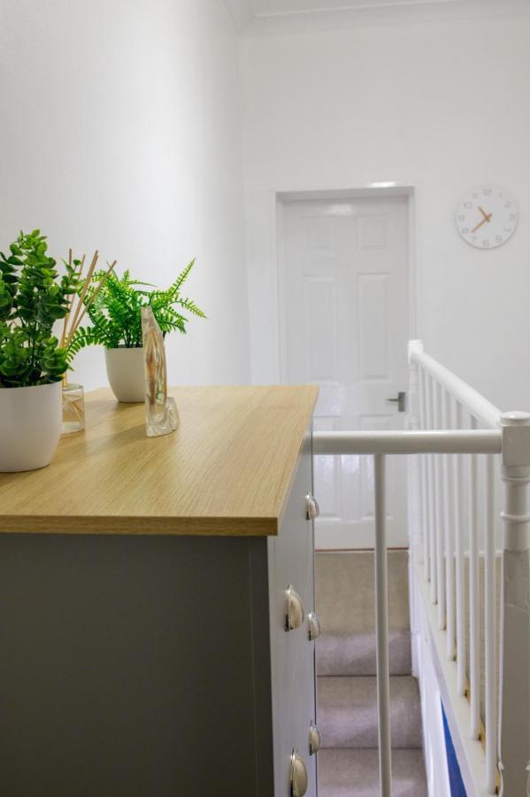 Exclusive Offers L Last-Minute Specials L Parking Free L Double Bed House L Uk L Gaming Room L Komfy 3 Bedroom Cottage With Riverview L Perfect For Short Or Long Stays Reading Esterno foto