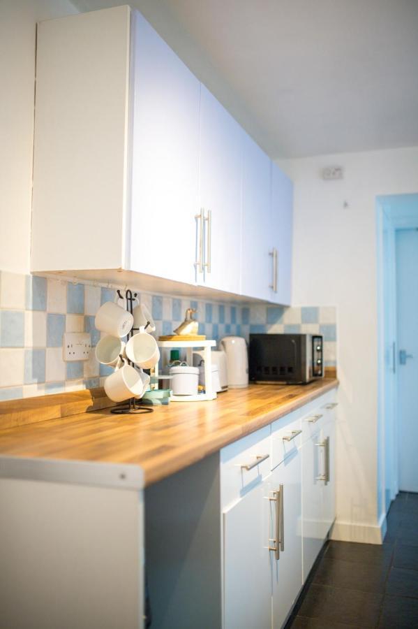 Exclusive Offers L Last-Minute Specials L Parking Free L Double Bed House L Uk L Gaming Room L Komfy 3 Bedroom Cottage With Riverview L Perfect For Short Or Long Stays Reading Esterno foto