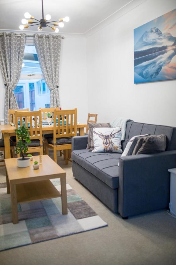 Exclusive Offers L Last-Minute Specials L Parking Free L Double Bed House L Uk L Gaming Room L Komfy 3 Bedroom Cottage With Riverview L Perfect For Short Or Long Stays Reading Esterno foto