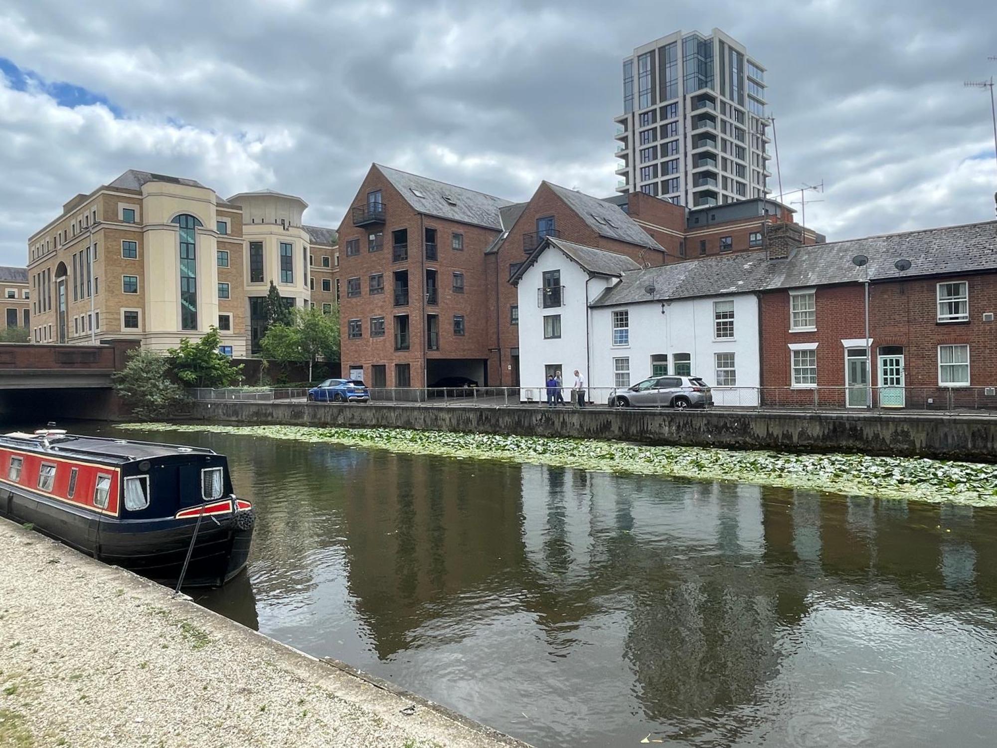 Exclusive Offers L Last-Minute Specials L Parking Free L Double Bed House L Uk L Gaming Room L Komfy 3 Bedroom Cottage With Riverview L Perfect For Short Or Long Stays Reading Esterno foto