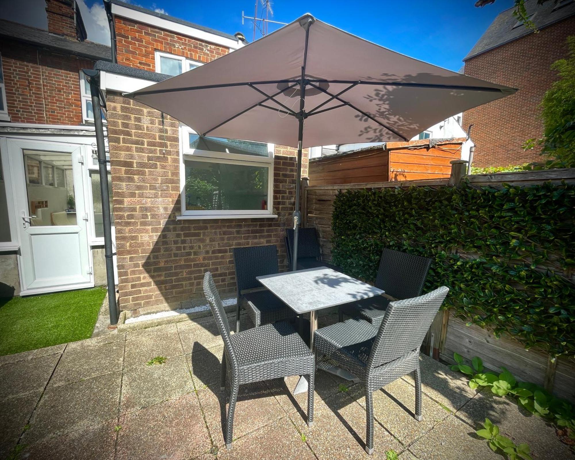 Exclusive Offers L Last-Minute Specials L Parking Free L Double Bed House L Uk L Gaming Room L Komfy 3 Bedroom Cottage With Riverview L Perfect For Short Or Long Stays Reading Esterno foto