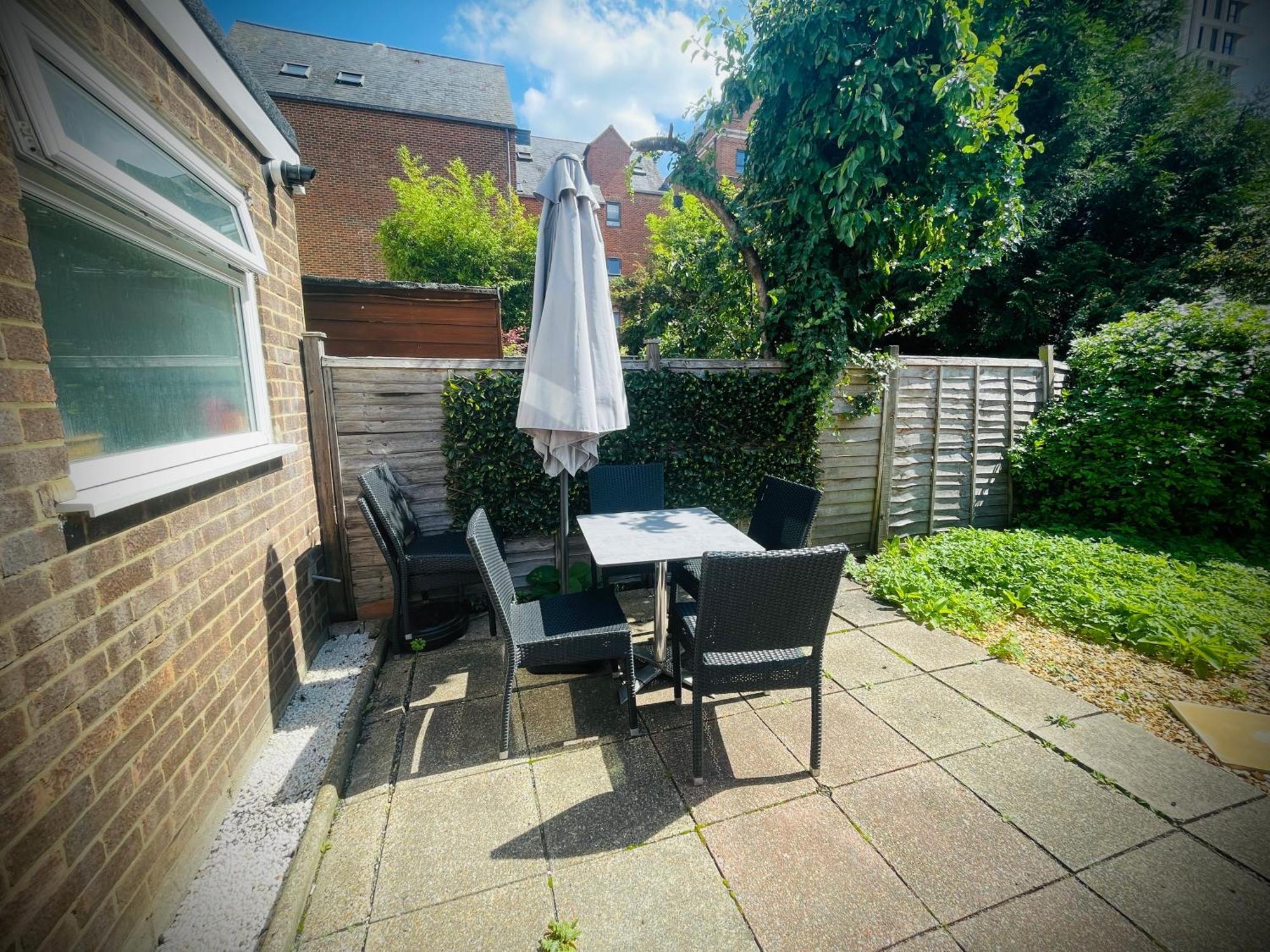 Exclusive Offers L Last-Minute Specials L Parking Free L Double Bed House L Uk L Gaming Room L Komfy 3 Bedroom Cottage With Riverview L Perfect For Short Or Long Stays Reading Esterno foto