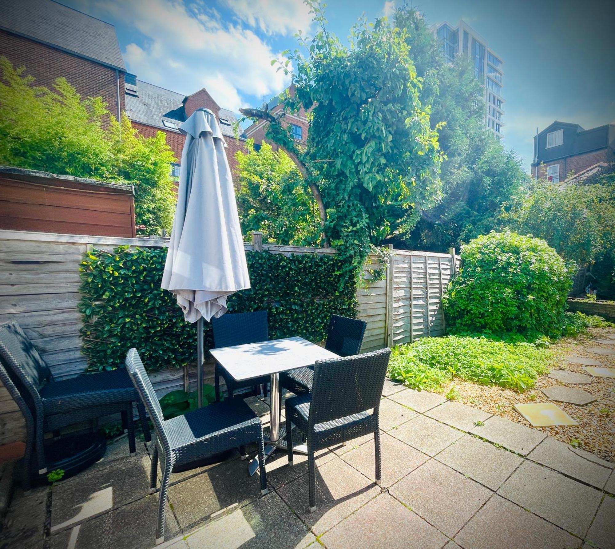 Exclusive Offers L Last-Minute Specials L Parking Free L Double Bed House L Uk L Gaming Room L Komfy 3 Bedroom Cottage With Riverview L Perfect For Short Or Long Stays Reading Esterno foto